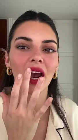 Oh la la @Kendall Jenner’s french girl’s red lip is THE MOMENT @Vogue #ColorRiche #lorealparis #worthit #makeup 