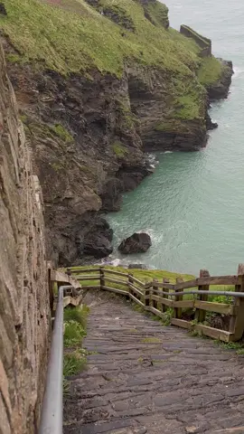 📍 Tintagel, Cornwall - England 🏴󠁧󠁢󠁥󠁮󠁧󠁿🇬🇧 #tintagel #tintagelcastle #tintagelbeach #cornwall #kingarthur #visitcornwall #visituk #england #visitengland #visituk #explore #nature #travel 