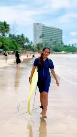 This is your sign to visit Weligama bay, SriLanka🇱🇰 A paradise for surfers 🏄‍♀️  For the beginners like me and for Pro surfers definitely  I got lesson  @freedomsurflk This was an amazing, must experience activity at Weligama beach. One of the safest beaches around the world ❗️Always take advices from the surfers/ surf camps before you get into water for your own safety. The beach is so calm and wave is so good to surf Best season from October to April last Keep this place in your mind as your next traveling destination, if you visit SriLanka #foryou #foryoupage #tiktok 