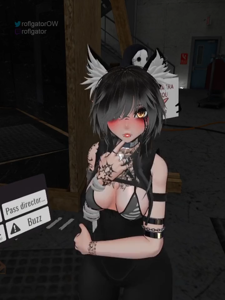 With face tracking you can see the fear in Shokie's eyes when she turns back around #roflgator #vrchat #vrchatmemes #funnyjumpscare #facetracking