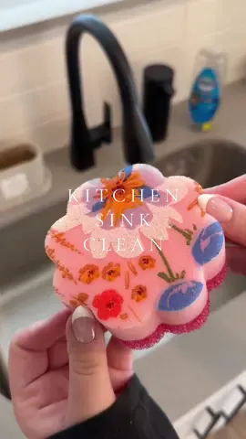 the floral sponge is SO CUTEE🌸🥹✨ #asmrsounds #asmr #sinkclean #CleanTok #clean #cleanhome #organize #asmrsound #satisfying #aesthetic #kitchen #organizedhome #Home #foryou #fyp #viral 
