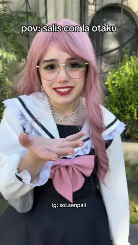ella solo quiere alguien para hacer cosplay en pareja😞