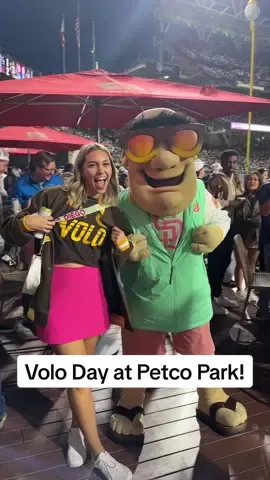 Come with me to Volo Day at Petco Park!⚾️ I love a City Connect Friday!💕 @Volo Sports  Volo hosts the best events for you to meet people in San Diego🌴Download their app so you don't miss out on any sports leagues and fun events. #sandiego #volosandiego #volo #volosports #sandiegolife #sandiegoliving #sandiegogram #sandiegopadres #sandiegocalifornia #sandiegoevents #petcopark #sdpadres #petcoparkevents 