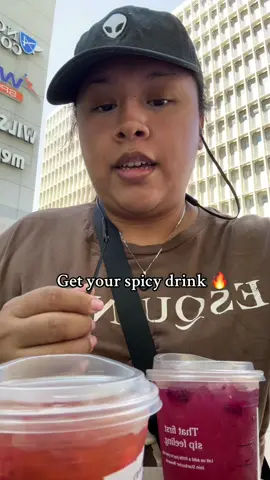 Rating the drinks out in public 😰#starbucks #starbucksdrinks #starbucksrefreshers #spicydragonfruit #spicystrawberry 