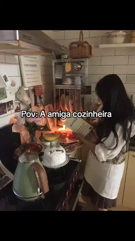 Todo mundo tem uma amiga assim🧁🍪🥧🍝 #cozinha#amigacozinheira #vibesreceitas #aesthetc #tiposdeamigas#amigas 