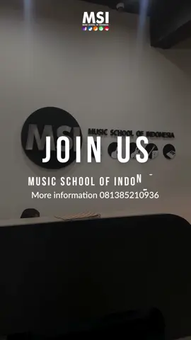 Program & instrument yang kami tawarkan sangat lengkap (vocal, gitar, bass, drum, piano) dan juga dilatih langsung oleh coach yang berpengalaman dengan metode yang menyenangkan dan mudah diikuti. Konsep pembelajarannya juga dipersonalisasi, yang tentunya akan membuat belajar musik kamu lebih maksimal, efektif dan efisien. Siapa saja bisa bergabung di Music School of Indonesia mulai dari anak-anak, remaja, dewasa bahkan orang tua sekalipun, di MSI juga tersedia kelas private at home, dimana coach MSI datang langsung kerumah kalian dan untuk yang di luar JABODETABEK kami menyediakan kelas online. Yuk tunggu apa lagi bergabung di kelas musik MSI, More information 081385210936. #msischool #lesgitar #lespiano