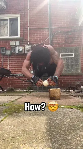 This is unreal 😳 (via @Shawn✨Shine✨) #workout #pushup #strength #strong 