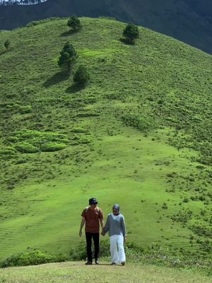 Ga pengen kelen buat kaya gini bareng doi ? . Private trip danau toba dm @ahmadsayuti08  info lebih lanjut kunjungi ahmadsayuti.com