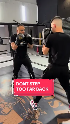 Avoid stepping too far back when evading your opponent's punches. This strategy keeps you within range to quickly counterattack 🥊 #papaiosif #boxing #family #fyp #foryou 