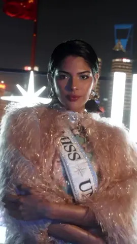 Hello China!🇨🇳💫 Miss Universe 2023 causando sensación en su Asia Tour🤩 Qué les pareció esta salida??  #missuniverse #misschina #sheynnispalacios #missuniverso #ramirobarrio #amox #missologo #brillibrilli #queen  