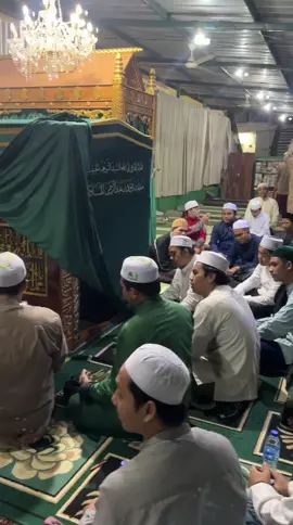 Beberapa waktu yg lalu saat bulan Ramadhan, ziarah ke Makam Habibana Munzir bin Fuad Al Musawa. 😍 #majelis #majelisrasulullahsaw #majelisrasulullahsawjatim #ilmu #sholawat #qosidah #ziarah #islam #habibmunziralmusawa 