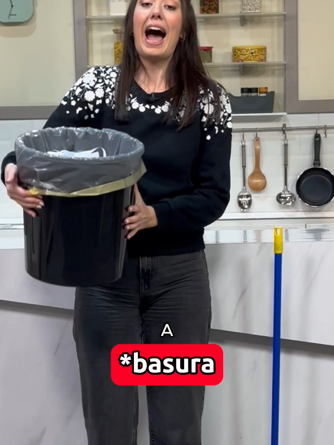 Non confundas a *basura 🚮 coa vasoira 🧹 #DígochoEu #galego #Galicia #TVG