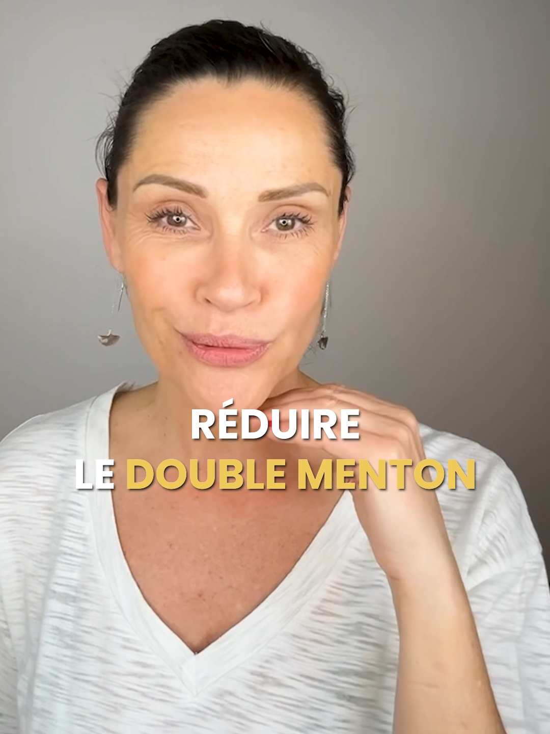 @latelier.facialiste , facialiste et formatrice massage et yoga du visage, vous apprend comment réduire le double menton 👄 Experte en yoga du visage et renommée pour sa technique de beauté holistique complète, sa méthode invite à faire rayonner la féminité. #massage #drainage #soinvisage #feminite #santé #menton #doublementon #fyp