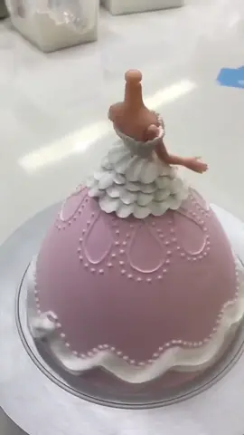 #barbiecake #cakedecorating #cake #fyp #barbiedress #barbiedoll #cakemaking 