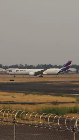 Endless take off  @LATAM Airlines #brasil🇧🇷🇧🇷🇧🇷🇧🇷🇧🇷🇧🇷🇧🇷 #brazil🇧🇷 #saopaulo #brasil🇧🇷 #mexico🇲🇽 #takeoff #landing #🧑‍✈️ #✈️ #aviation #aviationlife #aviationlovers #pilot #planespotting #airplanes #loveaviation  #world    #spotting #🛬#✈️🛬👮‍♀️ #✈️✈️✈️✈️✈️✈️💖💖💖💖#📸  #avgeek #avgeeks #vacationmode #hobby #photo #videography #world #🌎 #mexico #🇲🇽  #trip #travel #viaje #viajes #4k  #fly #closeup #flymetothemoon #vuelo #😎 #😍😍😍 #beautiful #amor❤️  #✈️#🛫  #fypシ゚viral #canon #girlpower #canoncamera #canon90d #boeing #boeing787 #nightshot #lacasadelaaviacion 
