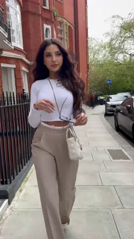 Hi London 🇬🇧💋 #Shiraz #شيراز #fyp #fypシ #london