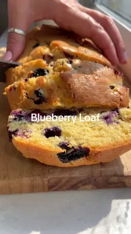 Blueberry Loaf 🫐 . . . INGREDIENTS: 1 cup of self raising flour (125g) Half a cup of brown sugar (90g) 4 tbsp of melted butter  2 eggs  2 handfuls of blueberries  . METHOD: Turn the oven to 180 degrees Celsius. Add the blueberries to a bowl along with the brown sugar, butter and eggs and mix. Sieve the flour in and fold the mixture together. Pour the mixture into a lined loaf tin. Bake the loaf at 180 for 35 minutes (or until a skewer comes out clean). After which, transfer to a cooling rack for 20 minutes before slicing. That’s it! . Serve! If you want to omit the sugar for babies, swap it for 2 mashed bananas instead. You can use chia eggs instead of eggs if you wish.  You can swap the butter for sunflower oil or coconut oil if you prefer. . . . . . #easybaking #blueberries #bakingfromscratch #healthychoices #5ingredients #moistcake #EasyRecipes #familyrecipes #blueberrycake #blueberry #easybake #baking