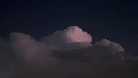 برق لمع في العيون☁️.#اكسبلور #explore #البرق #محمد_عبده #هواجيس 