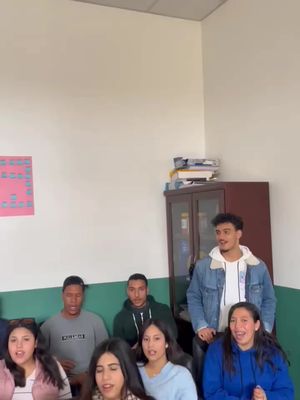 حديدان 😅🇲🇦 #كورال_نسيم_الروح  #music #singing #explore #friends #happiness #viral #viralvideo #viraltiktok  #fyb #trending #maroc 