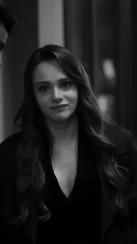 ليش حسيت لا استطيع العيش بدونك اجمل من كلمة احبك لمن قالها 😢♥️!   #خليل_ابراهيم_زينب #زينب_خليل_ابراهيم #خليل_ابراهيم_كاراسو #halzey #حب_بلا_حدود #hudutsuzsevda #زينب_خليل 