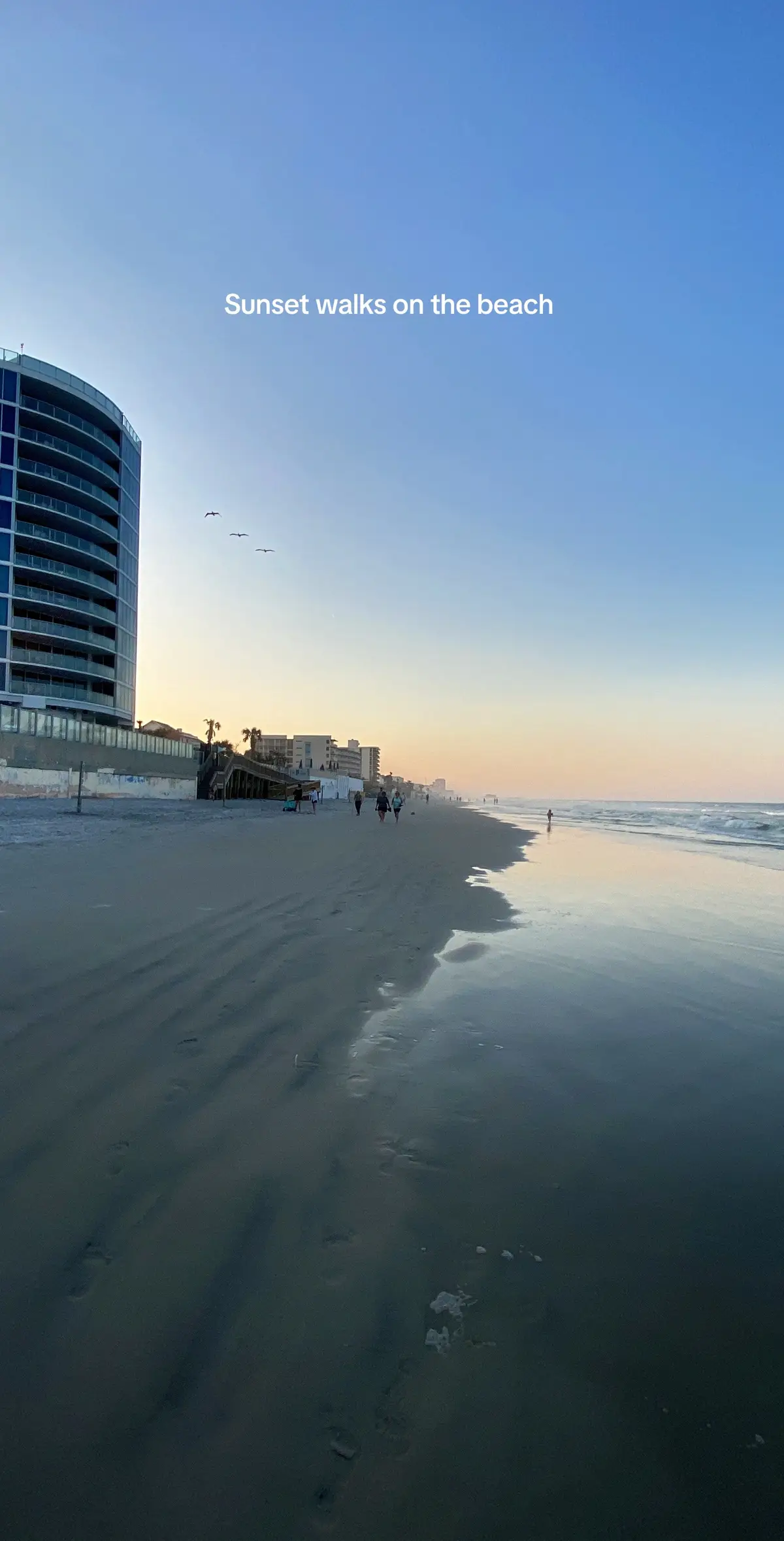 We got here around 4. More content otw #travellifestyle #daytonabeach #familytravel #familytravels #travelcreator 