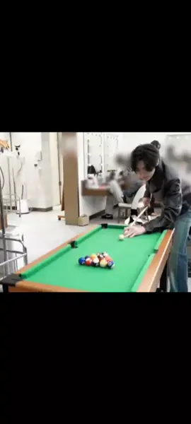 Singh playing billiards 😱 #sunghoon #enhypen 