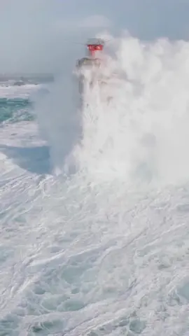 Big Waves Crash into Lighthouse #northseatiktok #bigwavesurfing #nature #scaryocean #cymophobia