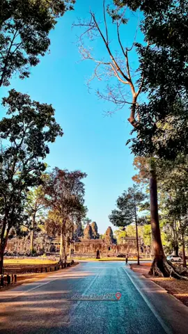 Bayon Temple View from the Road look So Beautiful in Natural #aroundroadsr #SiemReap #Cambodia #TravelCambodia #TravelAsia #virals #BeautifulDestinations #WeekendVibes #roadtrip #visitcambodia #reelsfypシ #beautifulview #cambodiatravel #VisitSiemreap2024 #siemreaptrip #siemreaplife #goldenhour #beautifulcambodia #Bayon #Temple 