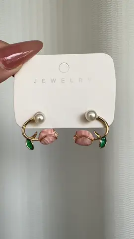 Tulip Pearl Stud Earrings#fyp #tiktokfashionshop #forwomen #tulips#earrings#studearrings#earstuds#gifts 
