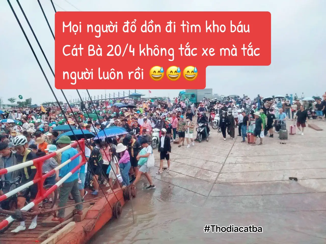 Mọi người đổ dồn đi tìm kho báu Cát Bà 20/4 không tắc xe mà tắc người luôn rồi 😅😅😅 #thodiacatba #dichuyencatba #biển #dulichbien #catba #tourvinhlanha #khobautruongmylan 