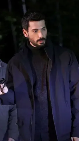 Antwort auf @زينب كاراسو🥹  Halil İbrahim wallpaper 😭🖤 #M #keşfet #türkischmusic #türkischeserien #hudutsuzsevda #halilibrahim #halzey #wallpaper 