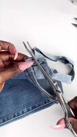 this is how your gonna keep the orignal hem on your jeans..  #sewingtutorial #sewing #howtohemjeans #howtohemjeanswithorginalhem #alterations #eurohem  @Levi’s 