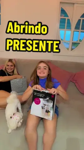 Abrindo presente da minha irmã @Duda Rodrigues 