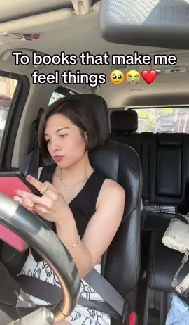 HOW CAN A BOOK BE SO PAINFUL YET SO GOOD (Yes im im parked and not a disruption to any traffic whatsoever, geez gmab 🙄) #book #BookTok #booktokph #booktokphilippines #kindle #kindleunlimited #kindleunlimitedromance #bookrecommendations #bookrecs #romance #romancebooks #fantasy #fantasybooks #thriller #thrillerbooks #friendstolovers #tropes #totga #foryou #fyp 