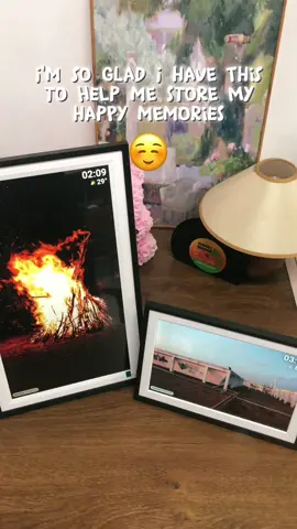I’m so glad i can have this from my girlfriend🥰#digitalpictureframe #pictureframe #photoframe #gift #fyp 