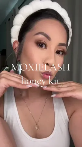 This is my first time trying magnetic eyeliner with magnetic lashes!! This honey kit 🍯 from @MoxieLash✨ is so cute different for me! The brown magnetic eyeliner with the brown lashes look amazing with a bronze look.  #moxielash #magneticlashes #diylashes #eyelashes #ttsacl #momtok #beauty #fyp 