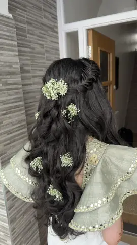 Bridal mehndi hairstyle using the shopshamalah hair extensions in the style big voluminous ponytail in the colour 2 Makeup by glam with maryam  #hair #hairstyle #hairstyling #bride #bridalhair 