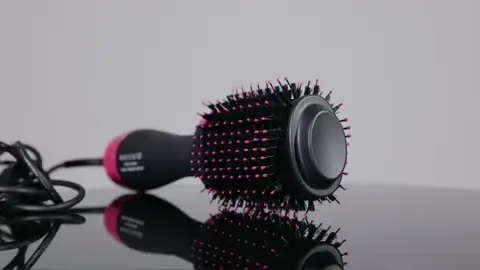 Escova Secadora Alisador Elétrica Quente Cabelo Com 3 Em1 Hair Styler  Se não tem ☝️ não perca a oportunidade e aproveite as ofertas e promoções.  👇👇🔥Acesse agora 🔥👇👇  📍 Comente 