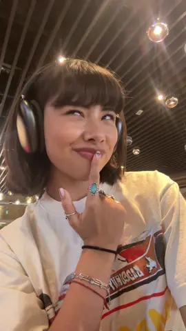 Me when I finally open my emails, like hey!! 