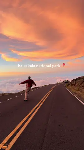 The best sunset spot you’ll ever find 🌋🌅 #mauihawaii #haleakala #nationalparks #volcano #sunsetview #sunsetbeach #hawaiitiktok 
