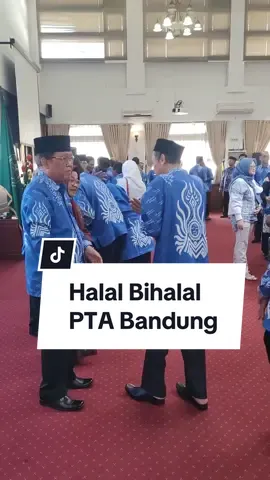 Jumat, 19 April 2024.  Bertempat di Ruang Aula Pengadilan Tinggi Agama Bandung dilaksanakan Halal Bihalal Ketua Pengadilan Agama Se-Wilayah Pengadilan Tinggi Agama Bandung dengan seluruh Pegawai Pengadilan Tinggi Agama Bandung.  Melalui Halal bi Halal Mari Kita Tingkatkan Rasa Persaudaraan dan Kebersamaan Keluarga Besar Peradilan Agama Jawa Barat.  #mahkamahagung #pengadilantinggiagamabandung #pengadilanagama #fyp 