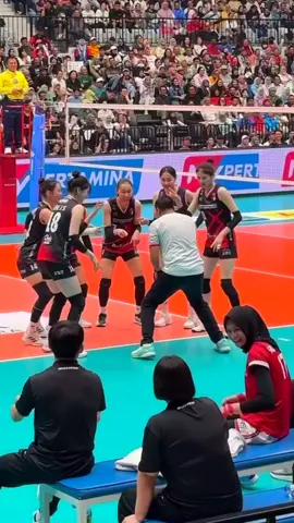 team lawak ketu coach lawak 1 frekuensi jadinya 😂😂😂😂😂 #indonesiaarena #indonesiaallstar  #funvolleyballindonesiajakarta2024 #redsparks #proliga2024 