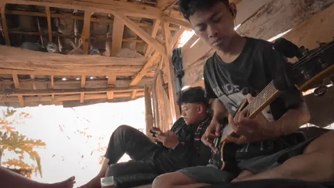 song;avenged Sevenfold - a little piece of heaven  gear;  -schecter diamond series  -ernie ball hybrid slinky -SK guitar jack -mvave mini amp -cuvave cube baby -QKZ AK6 #guitarcover #guitar #avengedsevenfold #alittlepeaceofheaven 