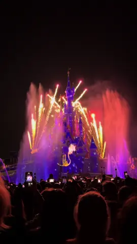 Castillo Disneyland París espectáculo final #disneyland #paris #castillodisney #shorts #disney #disneyworld #disneytiktok 
