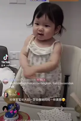 Look at the record screen baby pearl , How sweet when this baby dances🤩🫶✨😍 #sweety #cutebaby #baozhu #pearl #babysmart #socute  @珍寶珠啊 