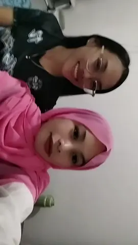 My Non-Muslim friend trying to wearing hijab☺️#fyp #maranaotiktokers🇵🇭🥰 #mykristianfriend 