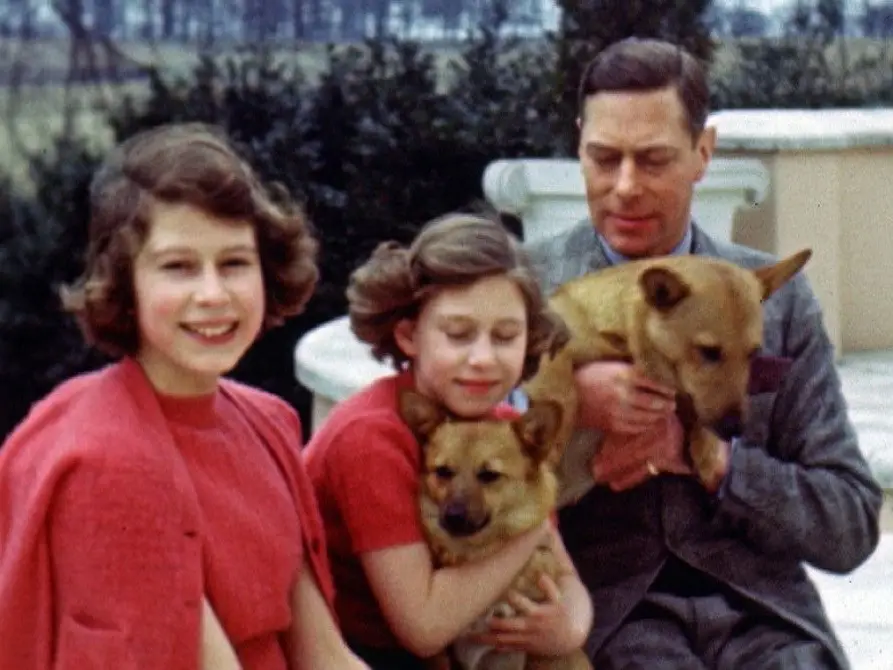 Queen Elizabeth II and her family #unitedkingdom #royalfamily #ukfamily #england 