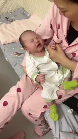Băng hải tặc nhí - Băng khát sữa 🤣 #embedoibung #embethemsua #cutebaby #hungrybaby #trending 