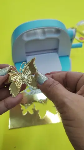 mariposas para rosas eternas 🦋 envíos a toda Colombia 🇨🇴 pedidos 3228096464🌹#papeleriacreativa #scrapbooking #mariposas #rosaseternas 