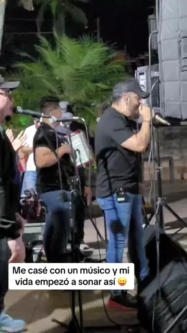 Me case con un músico y mi vuda empezo a sonar asj 🎶🎶🎶 #musicos #loquecallanlasmujeres #medellin 
